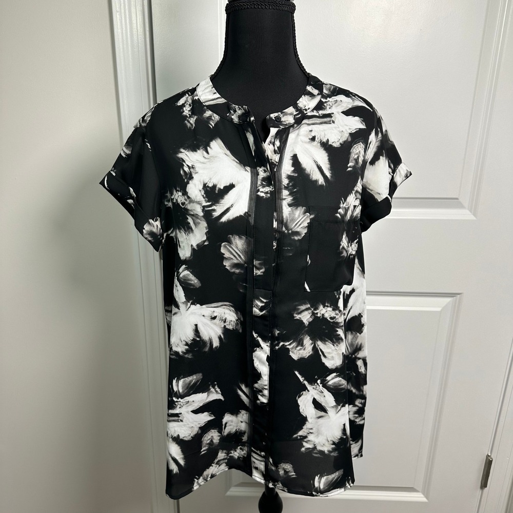 Simply Vera Wang Women's Black White Floral Print Short Sleeve Button Up Shirt M